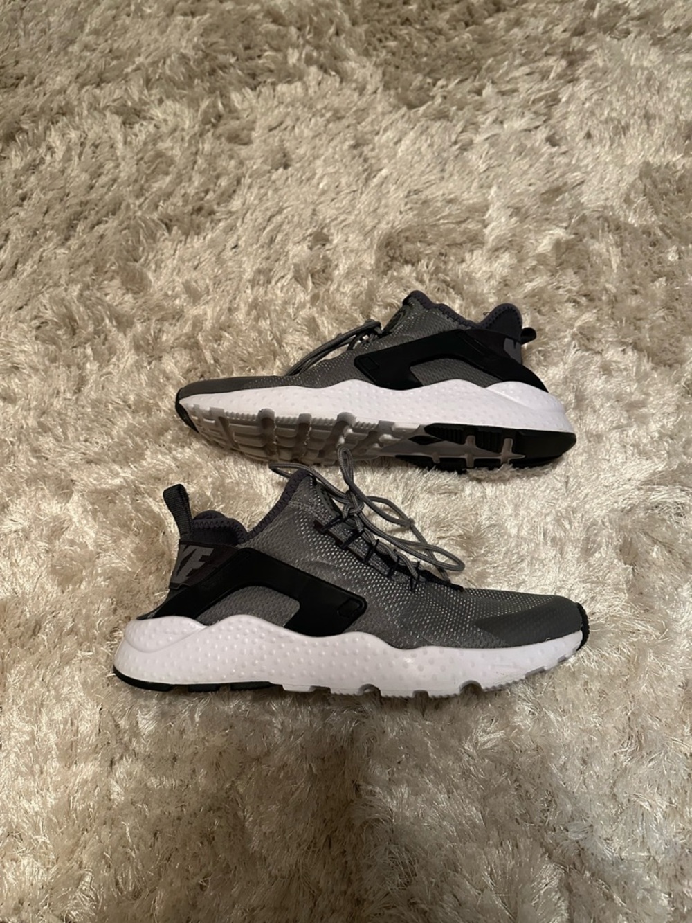 Women’s Nike Gray and Black Mesh Hurache Running Shoes Size 9.5
